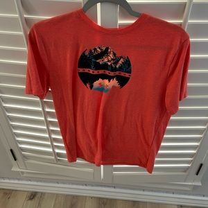 Under armour tee size YXL like new